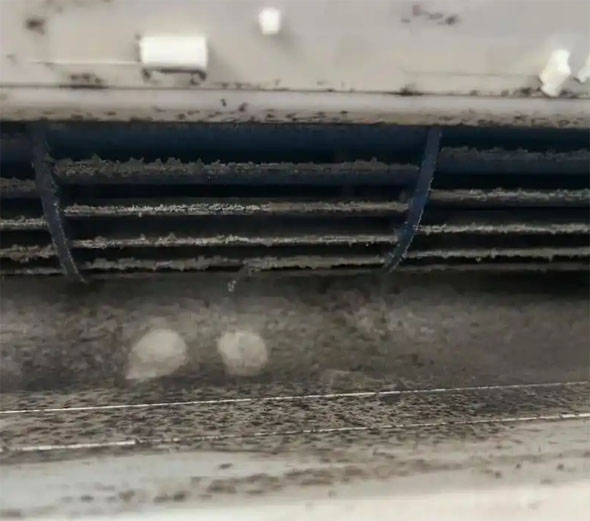 定日空调吹的风有股烧焦味是怎么回事